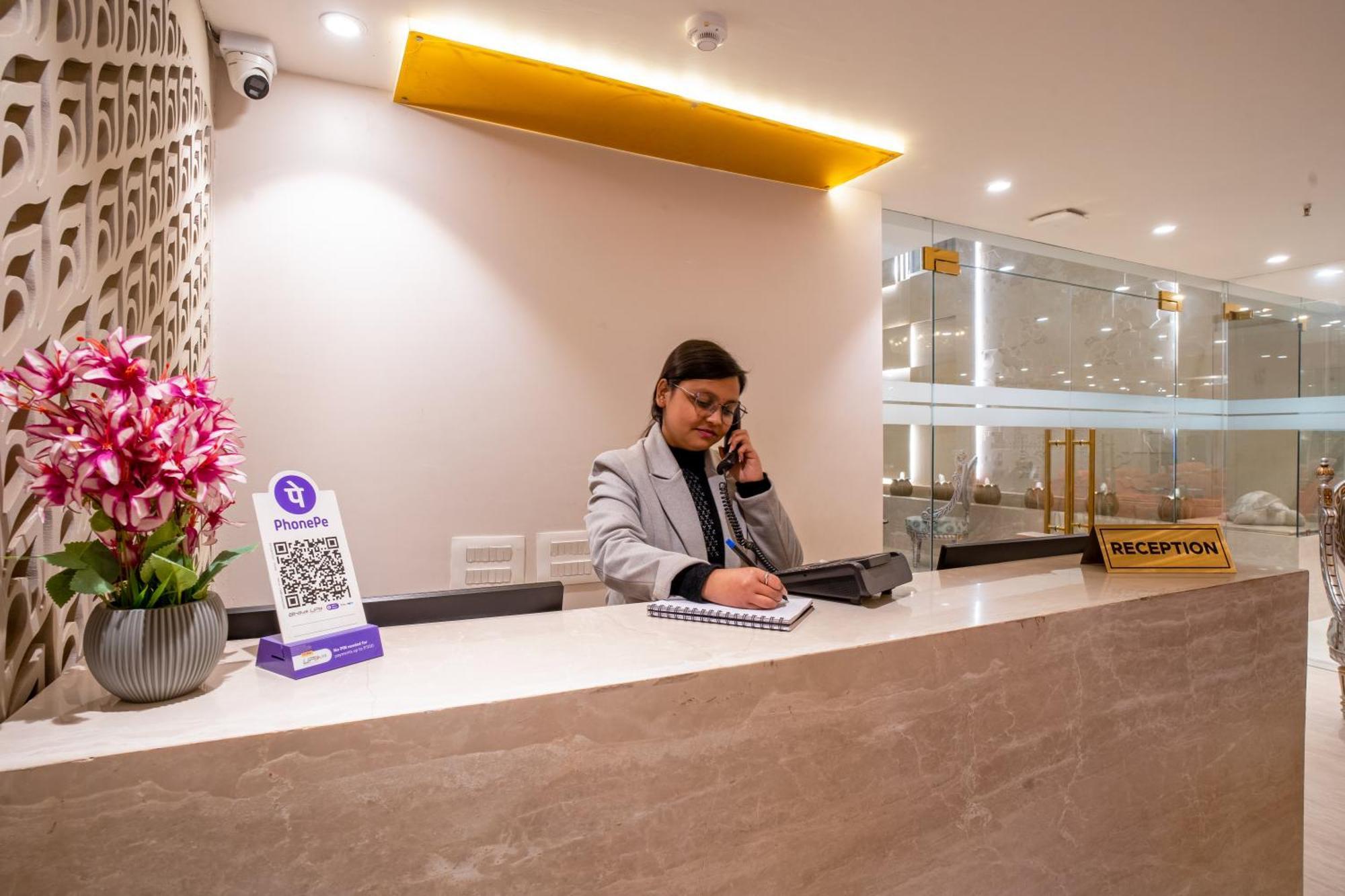 Hotel Ginger Palace Delhi Airport Nuova Delhi Esterno foto